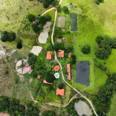 Pousada Veredas, Cafe E 08 Cachoeiras Na Propriedade Incluso ! Кавалканти Экстерьер фото